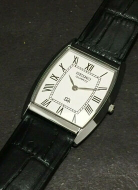 Vintage Style Seiko Quartz Mens Silver Watch & White accents W/ Leather Strap